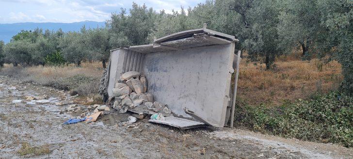 Bursa'da devrilen çimento yüklü kamyonun sürücüsü öldü G2
