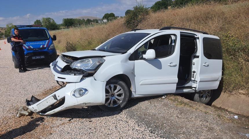 Tokat'ta sulama kanalına düşen hafif ticari araçtaki 5 kişi yaralandı
