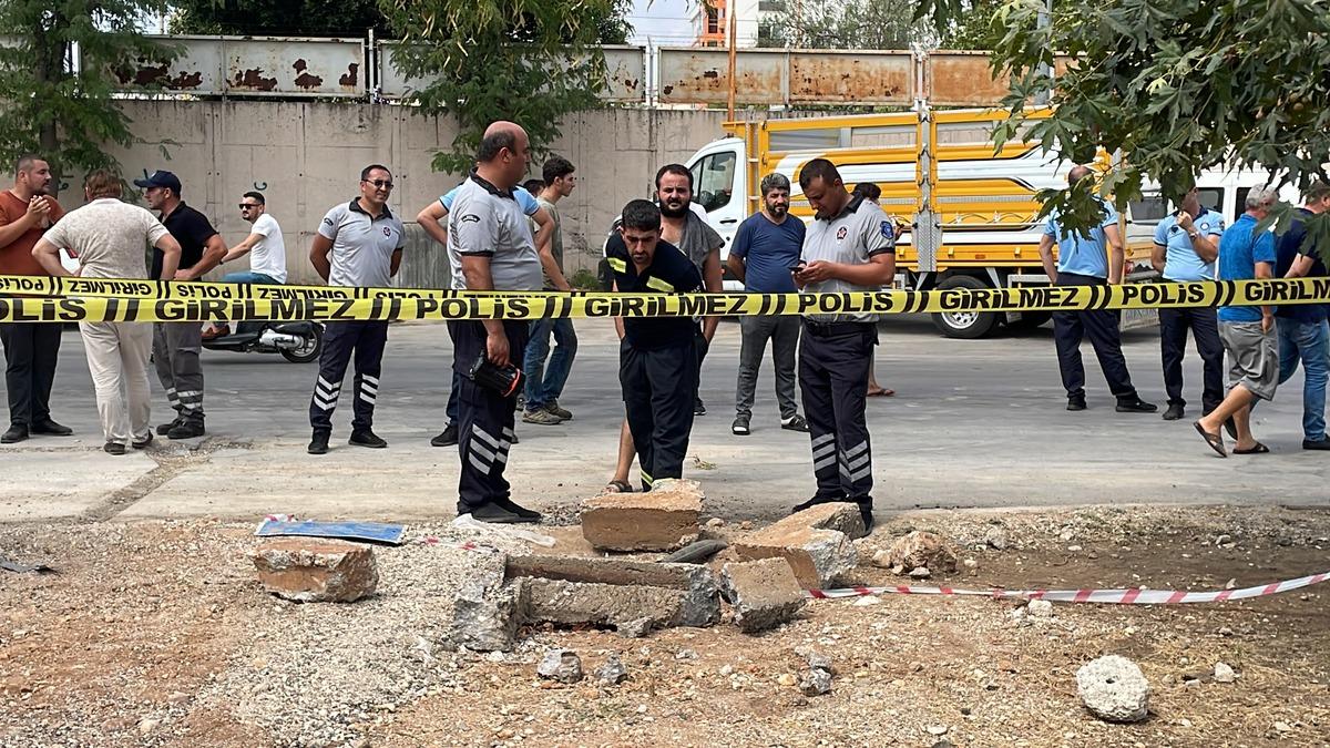 Antalya'da hırsızlık i&ccedil;in yer altı elektrik şebeke hattına giren kişinin cesedi bulundu