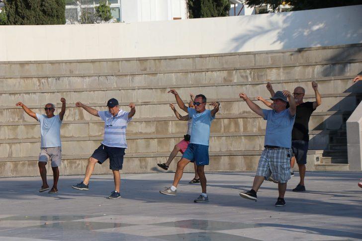 Bodrum'da yüzlerce kişi 30 Ağustos'ta aynı anda zeybek oynayacak G3