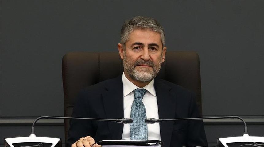 Akaryakıt fiyatları için Bakan Nebati'den kritik açıklama: 'Umut ediyorum daha da aşağı iner'