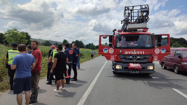 Sakarya'da tarlaya devrilen otomobildeki 3 kişi yaralandı G2