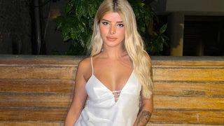 Fenomen Merve Yalçın mini taytıyla ayna pozu verdi! Kasıp kavurdu...