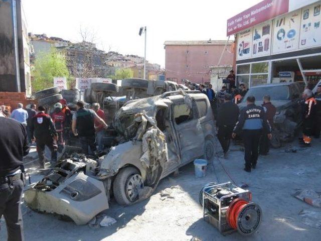 Maltepe de beton mikseri 5 araca çarparak devrildi: 2 ölü 3