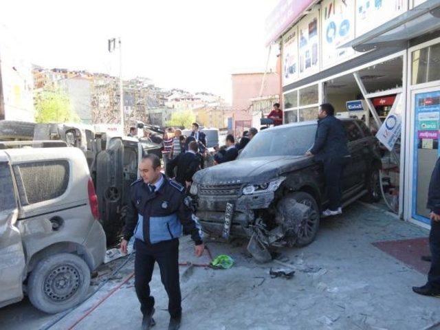 Maltepe de beton mikseri 5 araca çarparak devrildi: 2 ölü 4