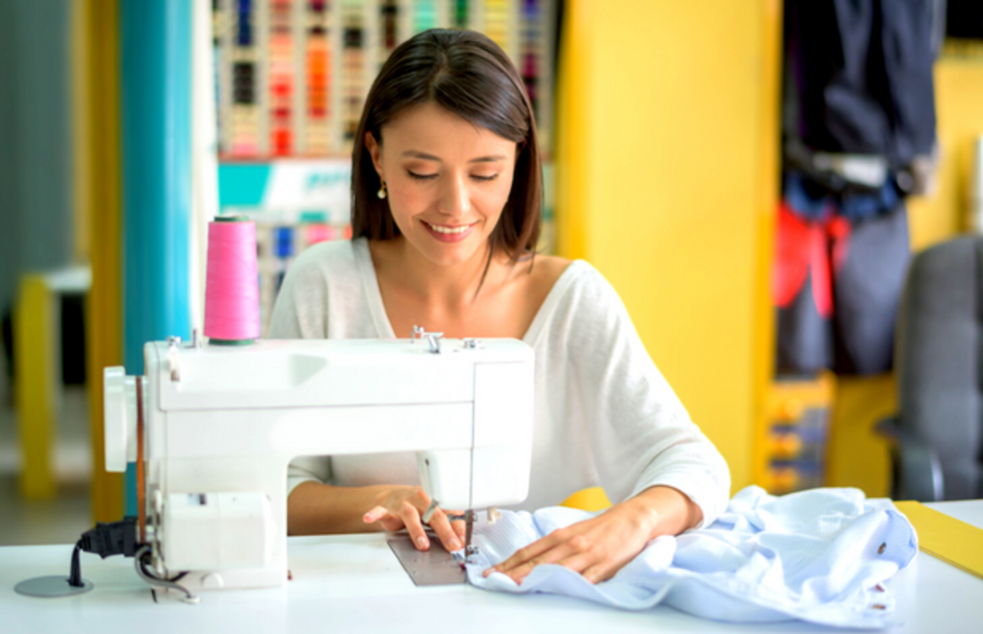 Hem taşınabilir hem de gücü yüksek en iyi mini dikiş makineleri