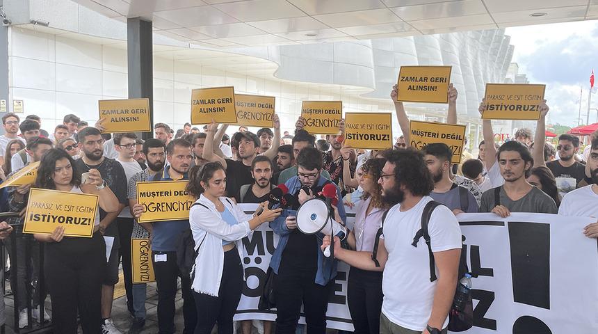 Özel üniversite öğrencileri isyan etti: "Reklamlarda yüzde 5 zam yapacağız dediniz, yüzde 300 yaptınız!"