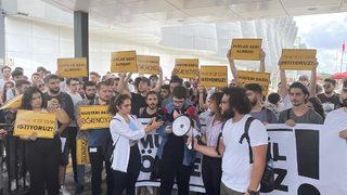 Özel üniversite öğrencileri isyan etti: Reklamlarda yüzde 5 zam yapacağız dediniz, yüzde 300 yaptınız!