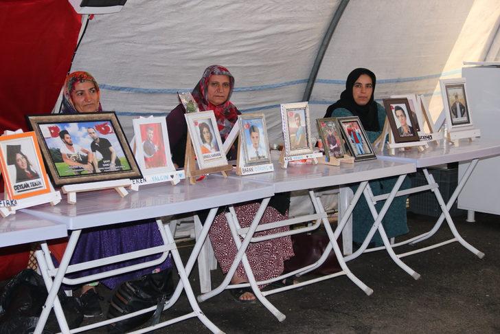 Diyarbakır anneleri bunaltıcı sıcakta evlatları için nöbet tutuyor G1