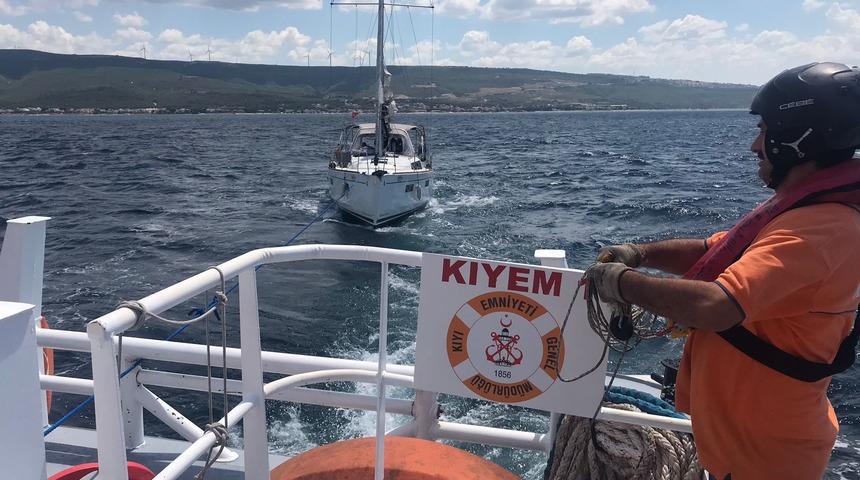 Çanakkale Boğazı'nda arızalanan tekne KEGM ekiplerince kurtarıldı