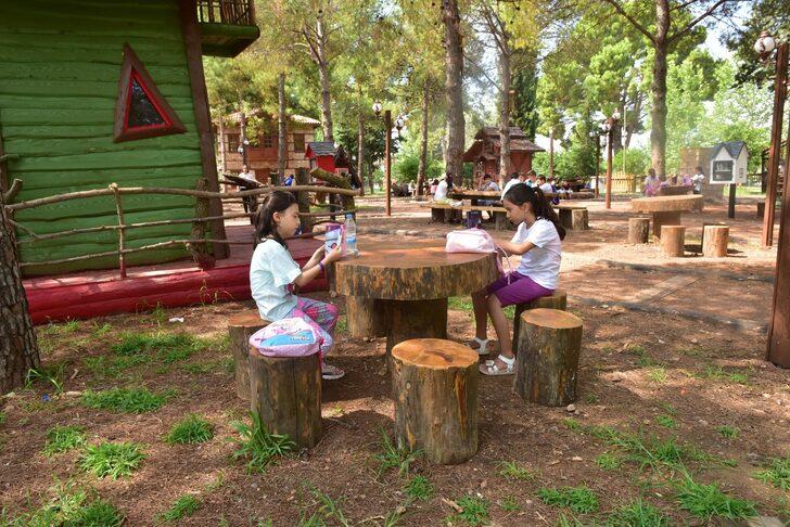 Antalya'da kurulan "Orman Kütüphanesi" kitapseverleri ağırlıyor G2