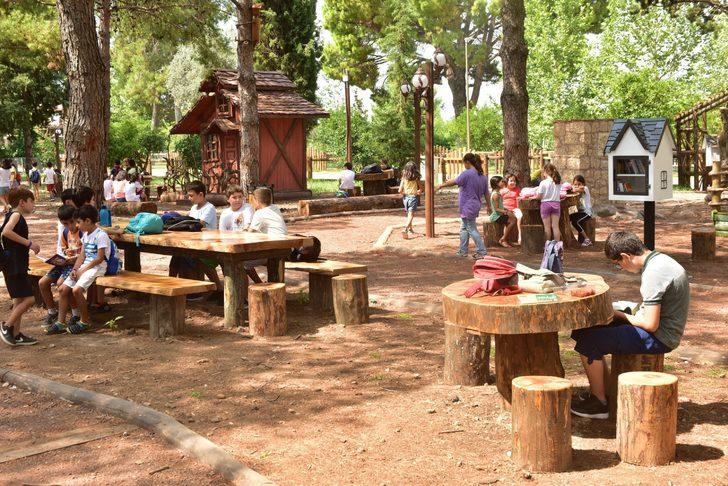Antalya'da kurulan "Orman Kütüphanesi" kitapseverleri ağırlıyor G5