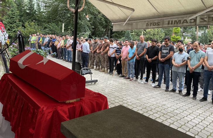 Giresun'da lunaparktaki kazada hayatını kaybeden komiser yardımcısının cenazesi defnedildi G3