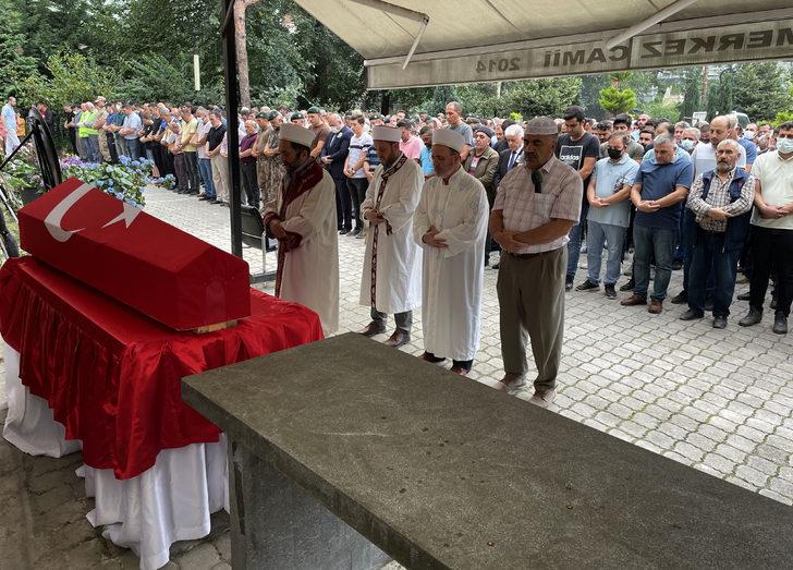Giresun'da lunaparktaki kazada hayatını kaybeden komiser yardımcısının cenazesi defnedildi G4