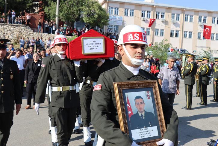 Şehit Uzman Onbaşı Mustafa Demir, Adıyaman'da son yolculuğuna uğurlandı G5
