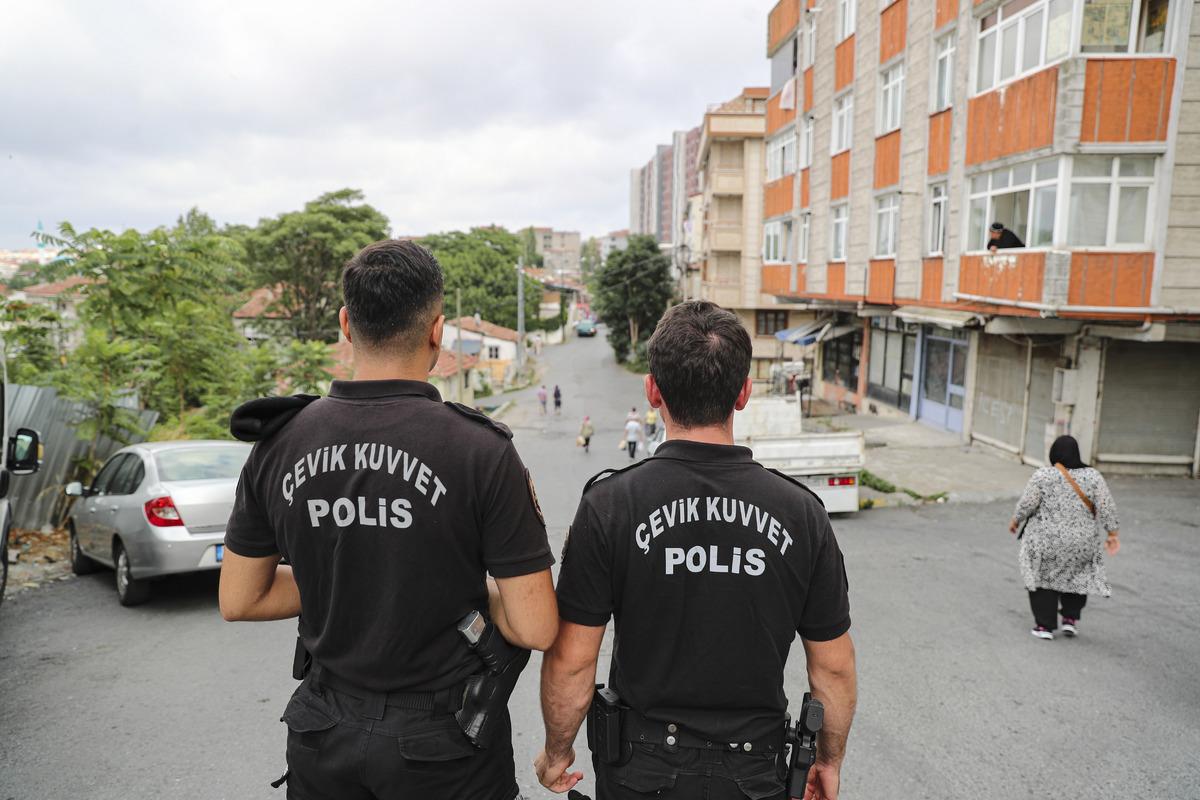 Gaziosmanpaşa'da uyuşturucuyla m&uuml;cadele uygulaması ger&ccedil;ekleştirildi
