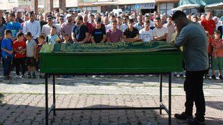 Paraşüt kazasında hayatını kaybeden okul müdürünün cenazesi Kütahya'da defnedildi