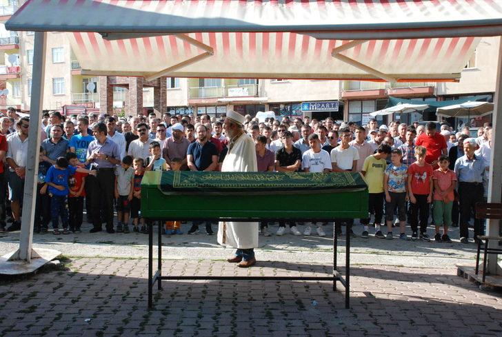 Paraşüt kazasında hayatını kaybeden okul müdürünün cenazesi Kütahya'da defnedildi G2