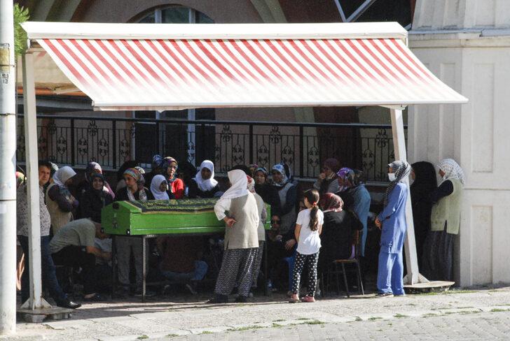 Paraşüt kazasında hayatını kaybeden okul müdürünün cenazesi Kütahya'da defnedildi G3