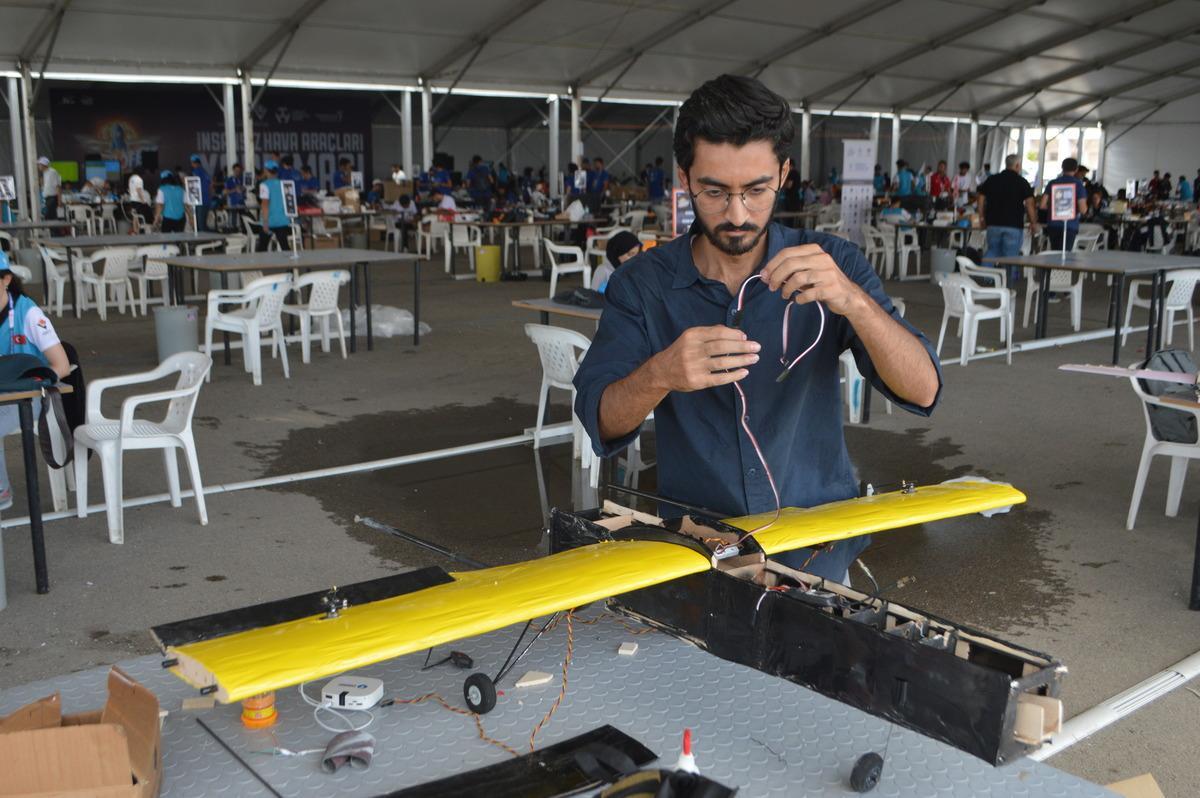 Afyonkarahisar'da T&Uuml;BİTAK'ın d&uuml;zenlediği İHA yarışları s&uuml;r&uuml;yor