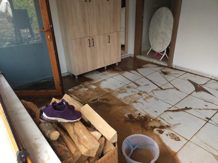 Düzce'de aşırı yağış, taşkına neden oldu G2