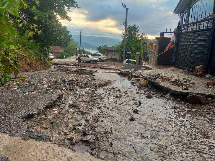 Düzce'de aşırı yağış, taşkına neden oldu G3