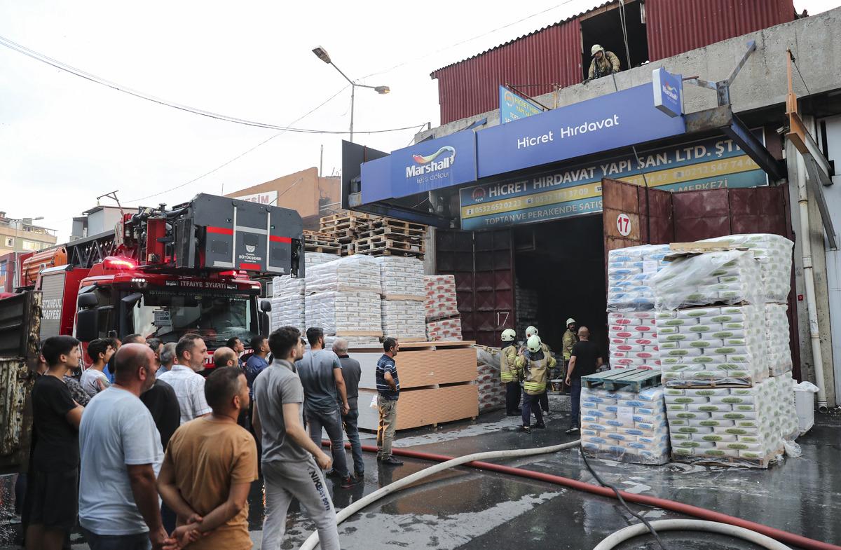 Zeytinburnu'nda aynı d&uuml;kkanda bir g&uuml;n arayla ikinci yangın
