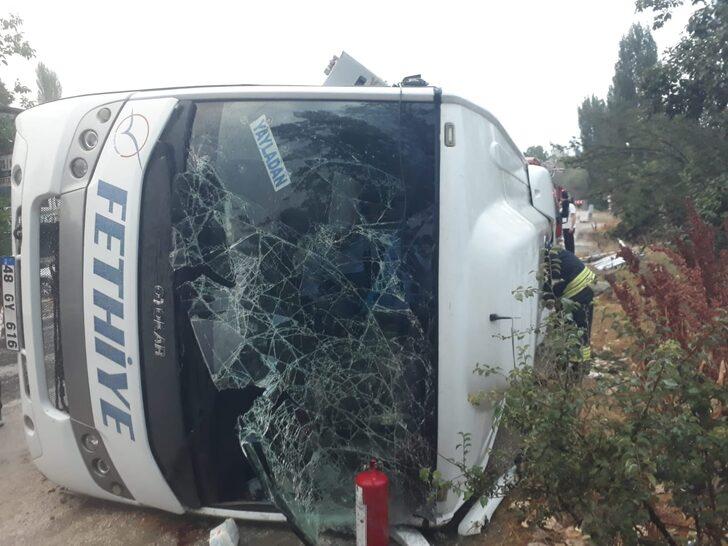 Antalya'da devrilen midibüsteki 19 kişi yaralandı G4