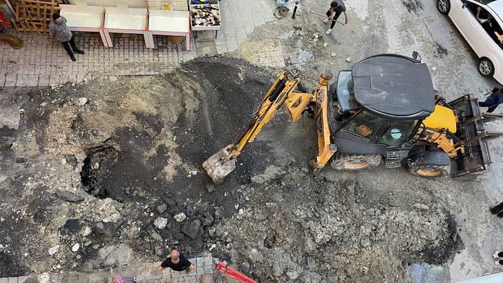 İSKİ kazısında su borusu patlayınca ev ve iş yerlerini su bastı G2