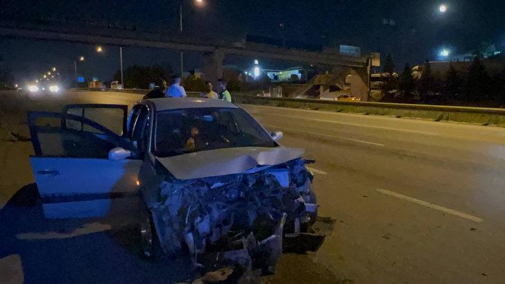 Kocaeli'de iki otomobilin çarpıştığı kazada anne ve kızı yaralandı G2