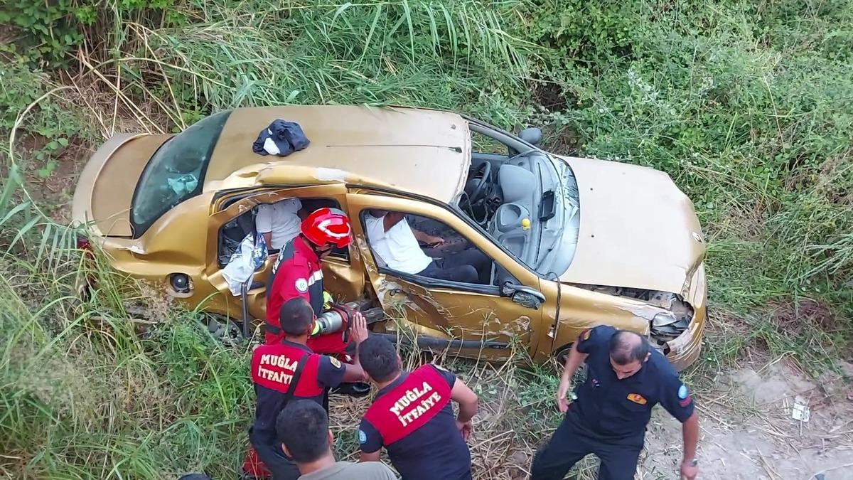 Muğla'daki otomobilin şarampole devrilmesi sonucu 4 kişi yaralandı