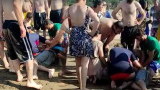 Tatile gelen paramedik çift, plajda boğulma tehlikesi geçiren çocuğu hayata döndürdü