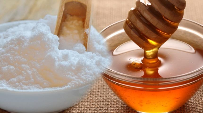 Yatmadan önce bir kaşık yenilen bal karbonat karışımının etkilerine inanamayacaksınız