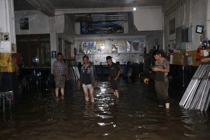 Afyonkarahisar'da sağanak bazı tarım arazilerine zarar verdi G5