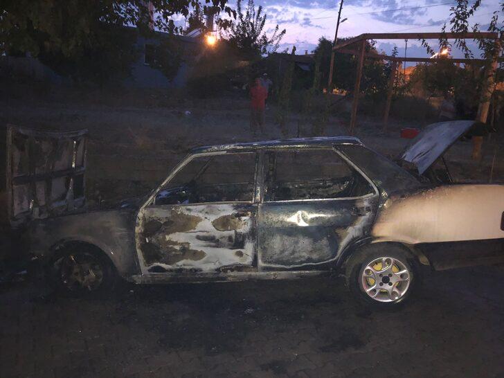 Antalya'da sürücüsünün çalıştırmak için kontağını çevirdiği otomobil alev aldı G1