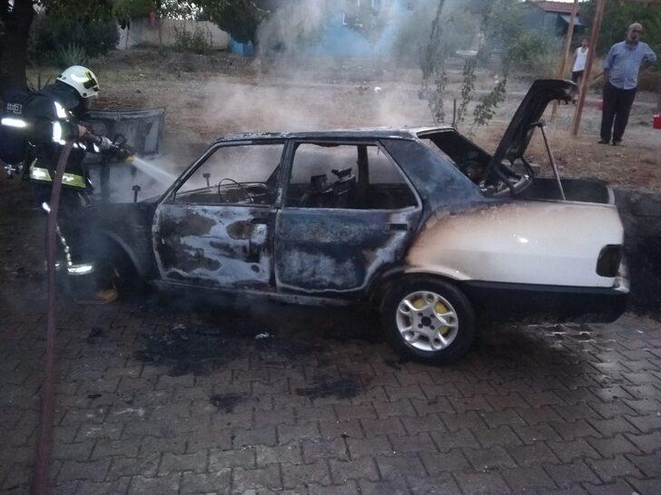 Antalya'da sürücüsünün çalıştırmak için kontağını çevirdiği otomobil alev aldı G2