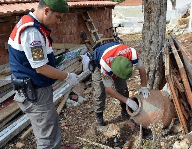 Kaçak kazı yapılan alanda Bizans kilisesi ve yerleşim yeri bulundu 1