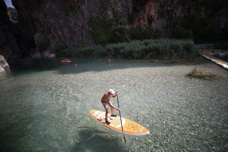 Antalya'da sıcaktan bunalanlar sahilleri doldurdu G2