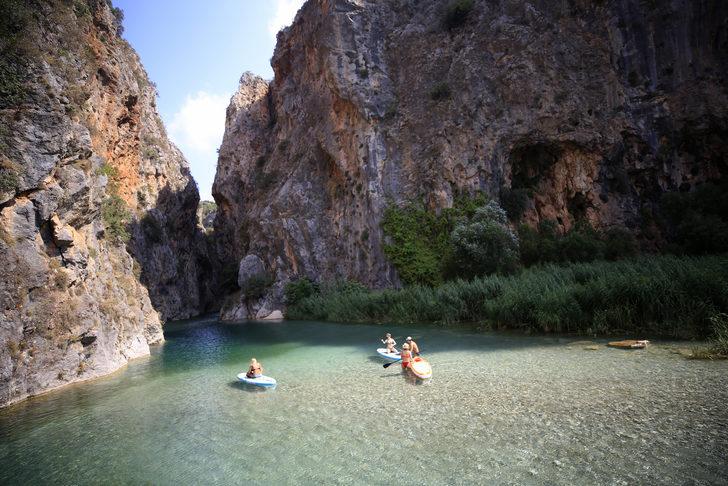 Antalya'da sıcaktan bunalanlar sahilleri doldurdu G4