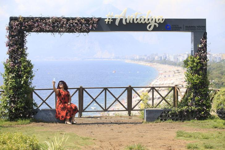 Antalya'da sıcaktan bunalanlar sahilleri doldurdu G5