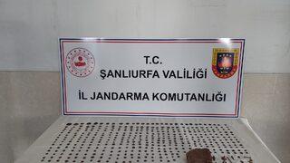 Şanlıurfa'da tarihi eser olduğu değerlendirilen 565 parça ve kitap geçirildi