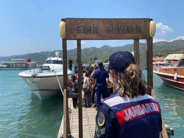 Antalya'da 160 düzensiz göçmen yakalandı G2