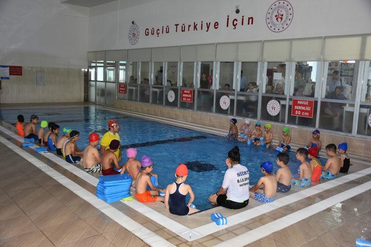 Hakkari'de 2 yılda 12 bin çocuğa yüzme eğitimi verildi G3