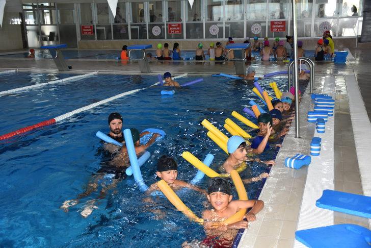 Hakkari'de 2 yılda 12 bin çocuğa yüzme eğitimi verildi G4