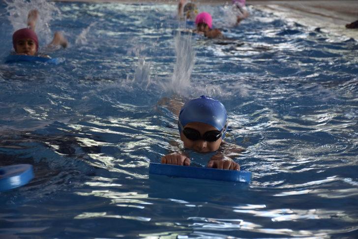 Hakkari'de 2 yılda 12 bin çocuğa yüzme eğitimi verildi G5