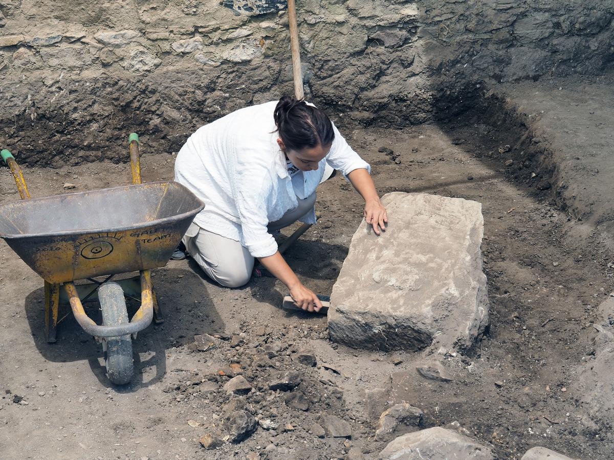 Antandros Antik Kenti'ndeki Roma villası ve nekropolis g&uuml;n ışığına &ccedil;ıkarılıyor