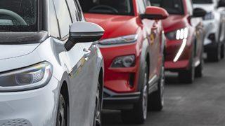 Gelecek yıl ikiye katlanacak! Elektrikli otomobilde vergi kararı sonrası merak ediliyordu: 200 bine de var 7,5 milyona da…