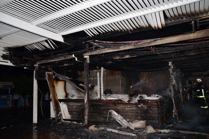 Antalya'da bir otelin sahil barında çıkan yangın söndürüldü G2