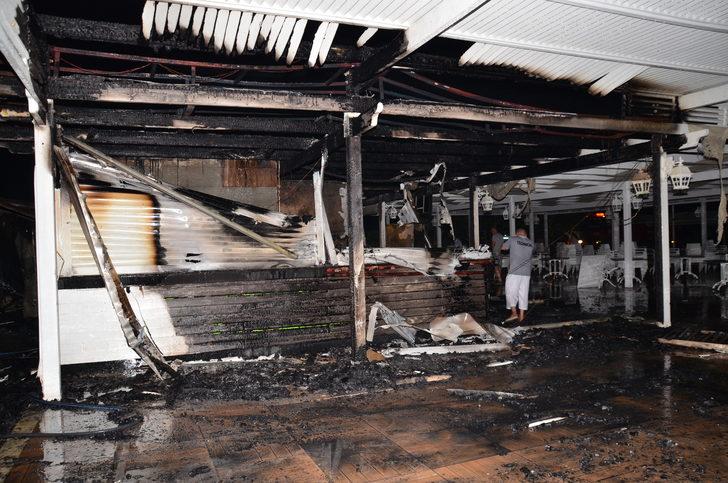 Antalya'da bir otelin sahil barında çıkan yangın söndürüldü G5