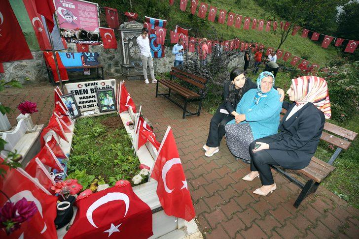 Eren Bülbül şehadetinin beşinci yılında mezarı başında anıldı G1